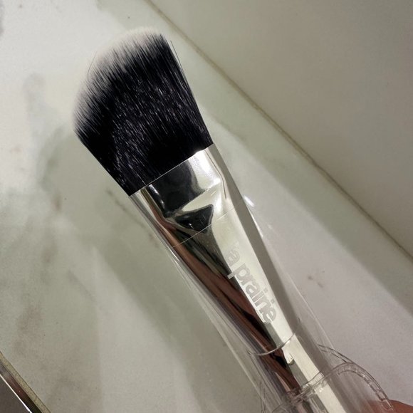 La Prairie foundition brush - Picture 1 of 3